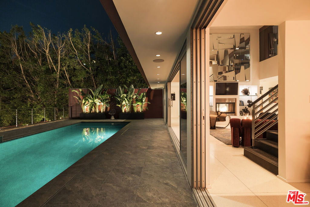 1545 Sunset Plaza Drive