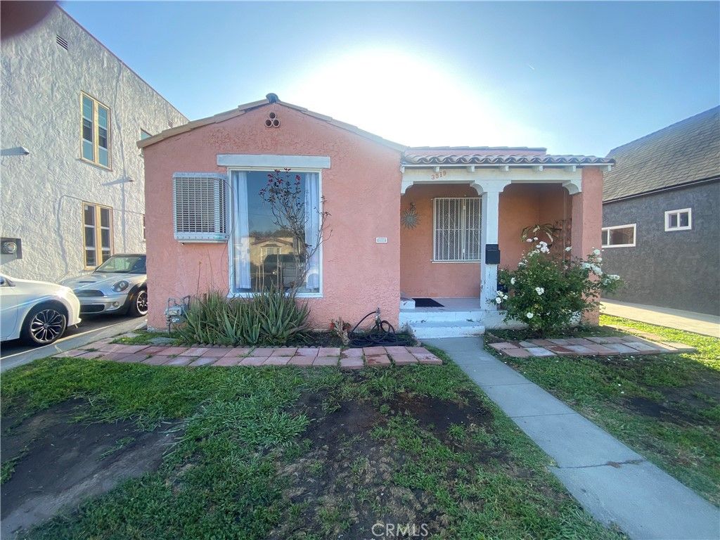 Photo of 3519 S Norton AVE, Los Angeles, CA 90018 (MLS # MB26107291)
