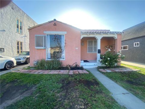 Photo of 3519 S Norton AVE, Los Angeles, CA 90018 (MLS # MB26107291)