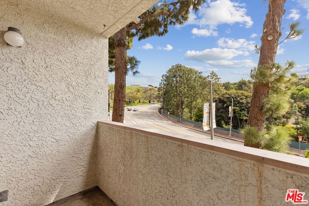 501 Palisades Drive 103