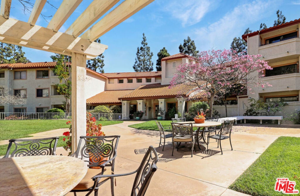 501 Palisades Drive 103