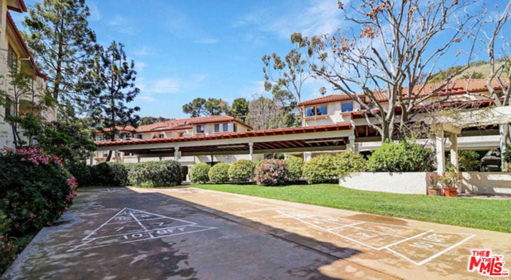 501 Palisades Drive 103