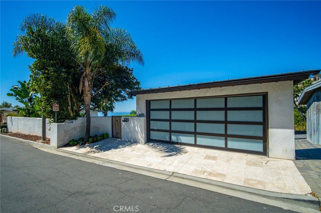 Photo of 1099 Skyline Dr Dr, Laguna Beach, CA 92651 (MLS # LG26061332)