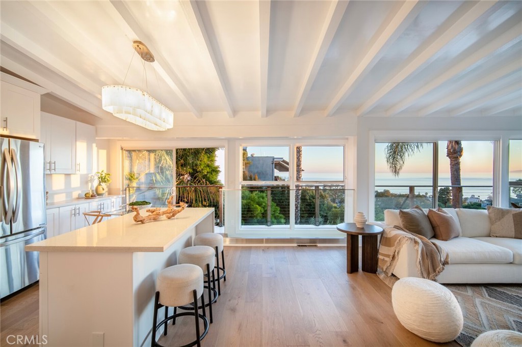 1099 Skyline Dr