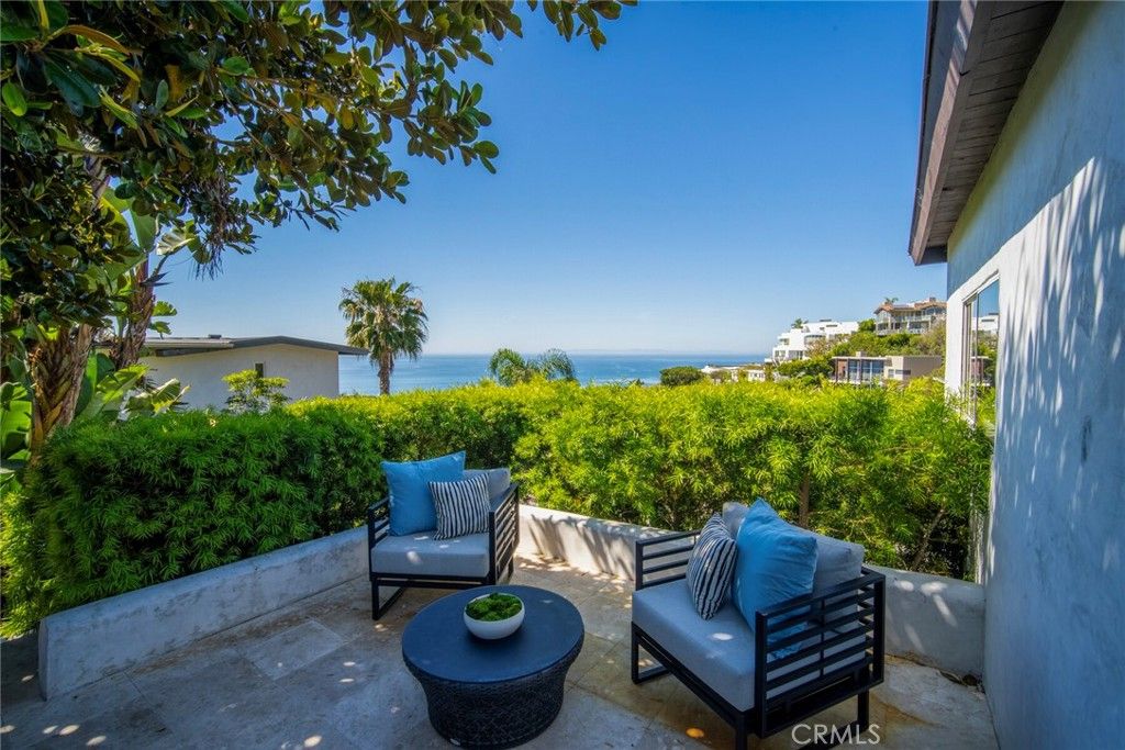 Photo of 1099 Skyline Dr Dr, Laguna Beach, CA 92651 (MLS # LG26061332)