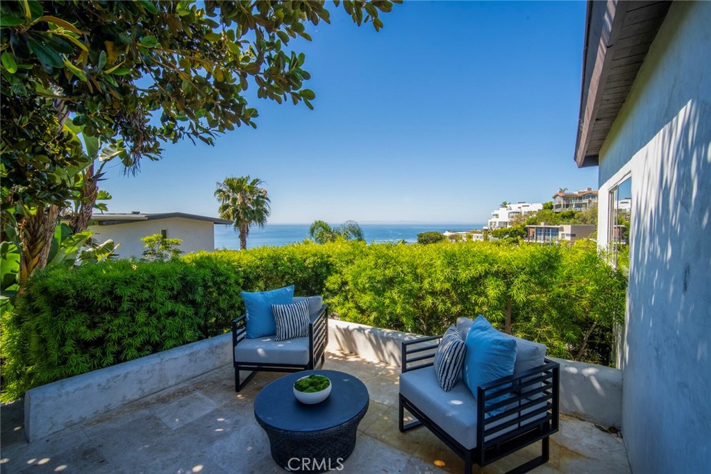 1099 Skyline Dr