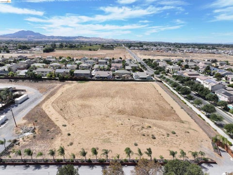 Photo of 330 W Bolton Rd RD, Oakley, CA 94561 (MLS # 41149085)