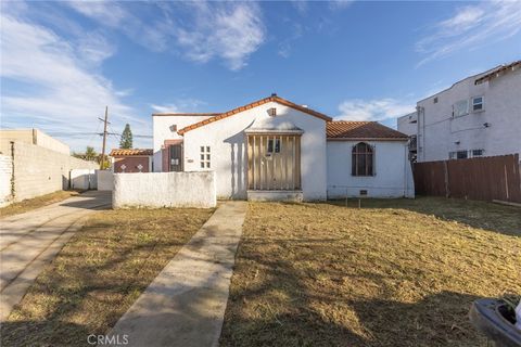 Photo of 1614 S Highland Avenue Ave, Los Angeles, CA 90019 (MLS # SB26011612)