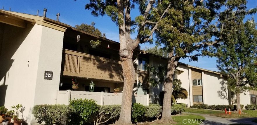 COME HOME TO THIS BEAUTIFUL 3 BED -2 BATHS CONDO LOCATED IN THE 55+ COMMUNITY OF HUNTINGTON LANDMARK. THIS LOVELY PROPERTY IS COMPLETELY RENOVATED WITH HIGH QUALITY  UPGRADES. ALL APPLIANCES INCLUDING WASHER AND DRYER  AND THE MURPHY BED/DESK COMBO WILL STAY. THE FABULOUS LOCATION TOGETHER WITH THE ADVANTAGES OF THE 2ND LEVEL PROVIDE FOR PRIVACY, TRANQUILITY AND ABUNDANCE OF NATURAL LIGHT. MUST SEE THE BEAUTIFUL VIEWS FROM EVERY WINDOW. ENJOY THE OCEAN BREEZE AND BEAUTIFUL SUNSETS FROM THE SPACIOUS-PATIO-LIKE BALCONY. THE COMMUNITY OFFERS RESORT STYLE LIVING WITH THE MANY AMENITIES, 2 HEATED SWIMMING POOLS AND SPA, TENNIS COURTS, PUTTING GREEN, SHUFFLE BOARD, GYM AND WEIGHT ROOM, CLUB HOUSE, GATED AND GUARDED COMMUNITY, CERAMIC ROOM, WOOD-SHOP, LIBRARY, BILLIARD ROOM, AND MANY ACTIVITIES FOR YOUR ENJOYMENT.