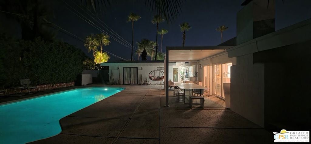 796 E Racquet Club Road