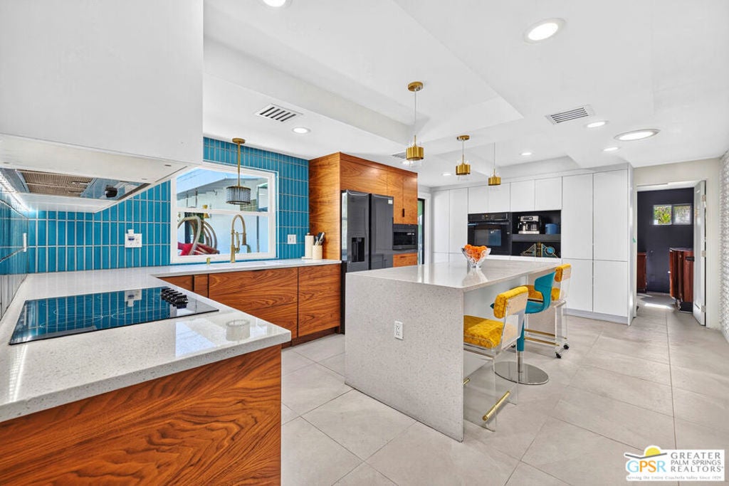 796 E Racquet Club Road