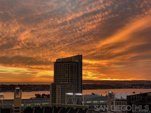 321 10th Ave. 2208