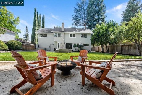 Photo of 587 El Capitan Dr, Danville, CA 94526 (MLS # 41110220)