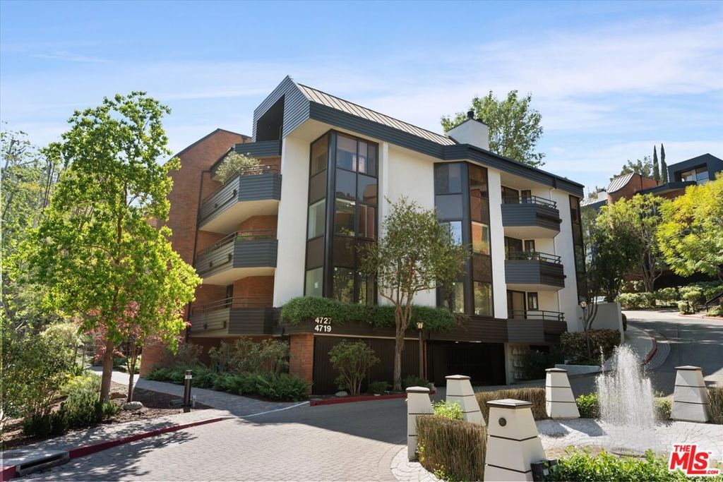 Photo of 4719 Park Encino Lane #131, Encino, CA 91436 (MLS # 26702681)