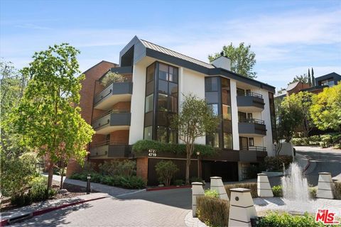 Photo of 4719 Park Encino Lane #131, Encino, CA 91436 (MLS # 26702681)