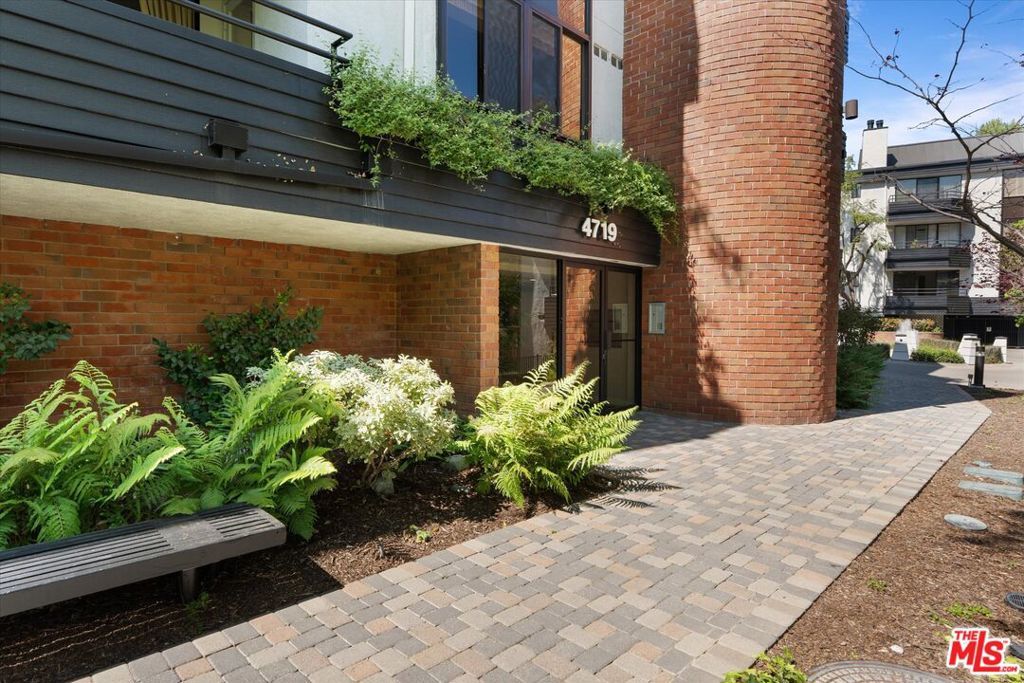 Photo of 4719 Park Encino Lane #131, Encino, CA 91436 (MLS # 26702681)