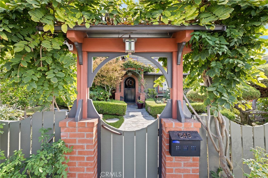 649 Anita Street