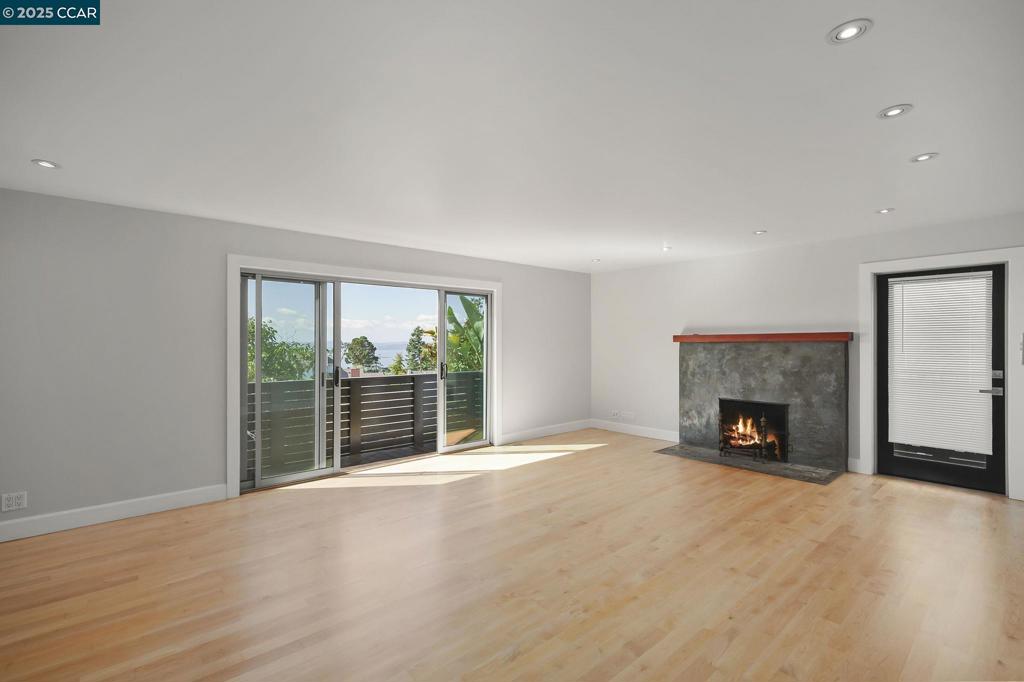 32 Kenilworth Dr