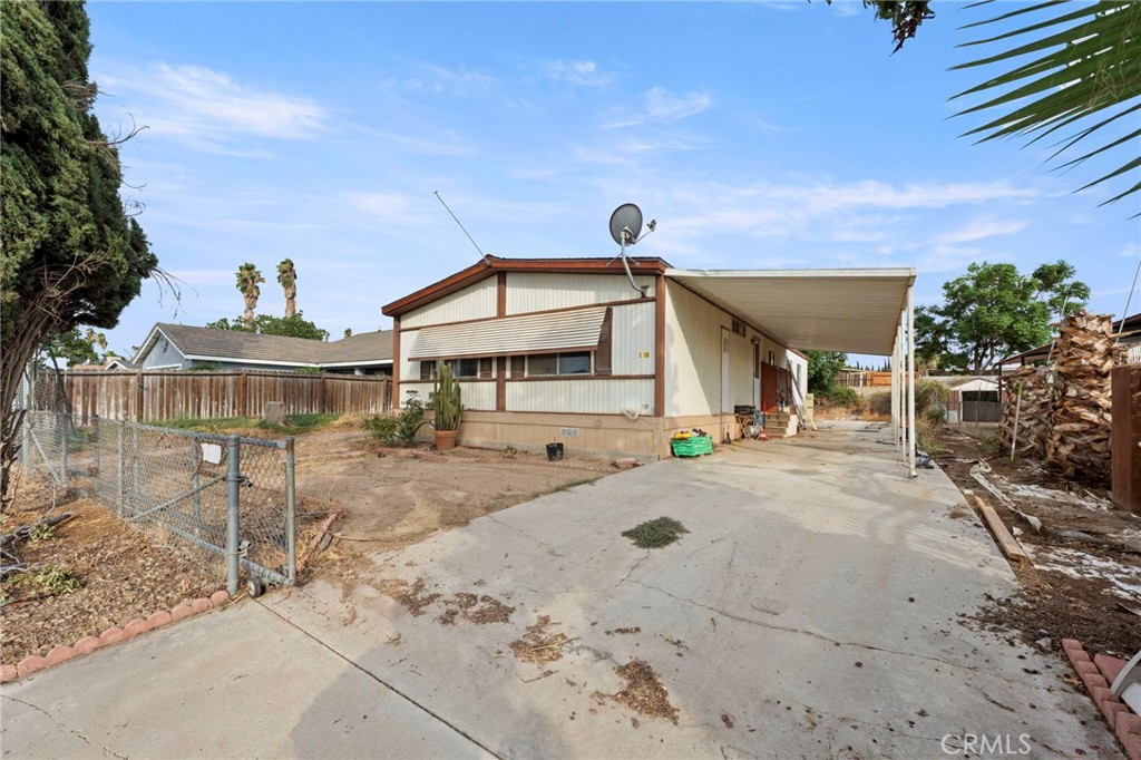 Welcome! This manufactured home is 3 bedrooms and 2 baths with a good size lot. Located in the city of Nuevo, this home has many opportunities to make it your own. Located near Orange Vista High School and a shopping center close by. Near the 215 freeway and highway 74. This home is located in the middle of the surrounding cities; Moreno Valley, Perris, Lake Elsinore, and Homeland.