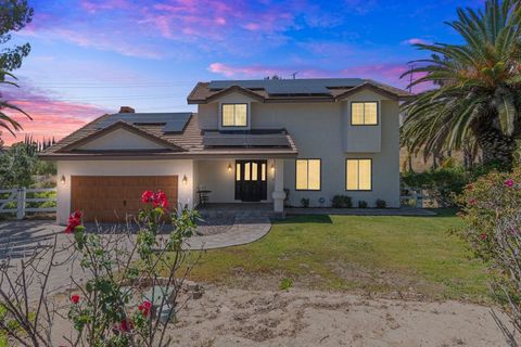 Photo of 40575 Calle Fiesta, Temecula, CA 92591 (MLS # SW26100562)
