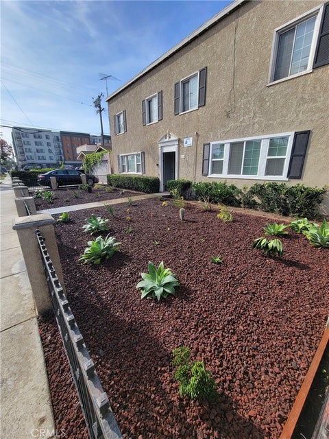 Photo of 1323 Walnut Ave AVE, Long Beach, CA 90813 (MLS # IN26149247)