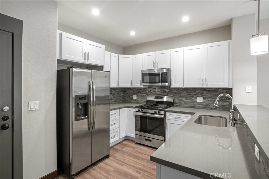 Discover comfort, convenience, and style in this beautiful 1-bedroom, 1-bathroom condo located in one of Valencia’s most desirable communities. This inviting home features an open-concept layout with fresh upgrades throughout, including modern flooring, designer lighting, and a sleek, updated kitchen with stainless steel appliances.
The spacious bedroom offers plenty of natural light and a generous closet, while the bathroom boasts contemporary fixtures and finishes.
Step outside your door to enjoy exceptional community amenities, including a pool, spa, fitness center, clubhouse, and beautifully maintained grounds.
Perfectly situated for a vibrant lifestyle, this home offers incredible walkability to shopping, dining, parks, and entertainment, with easy access to nearby trails and commuter routes.
Whether you’re a first-time buyer, downsizing, or seeking a prime investment property, this move-in-ready home delivers the best of Valencia living.