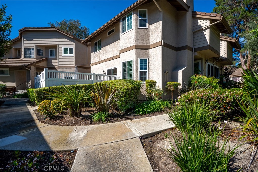 24376 Larchmont Court