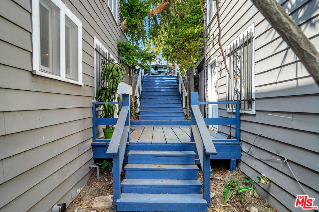 1118 Sanborn Avenue