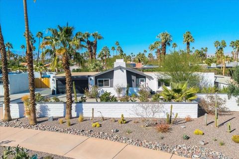 Photo of 1110 E Vista Chino Rd, Palm Springs, CA 92262 (MLS # 219136159PS)