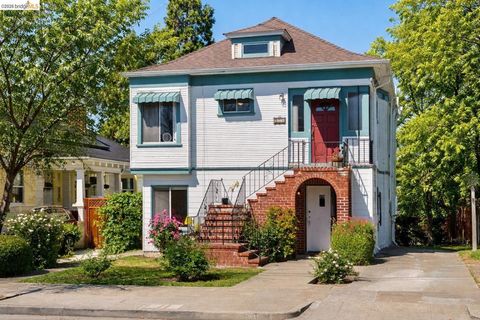 Photo of 876 52nd St, Oakland, CA 94608 (MLS # 41129264)