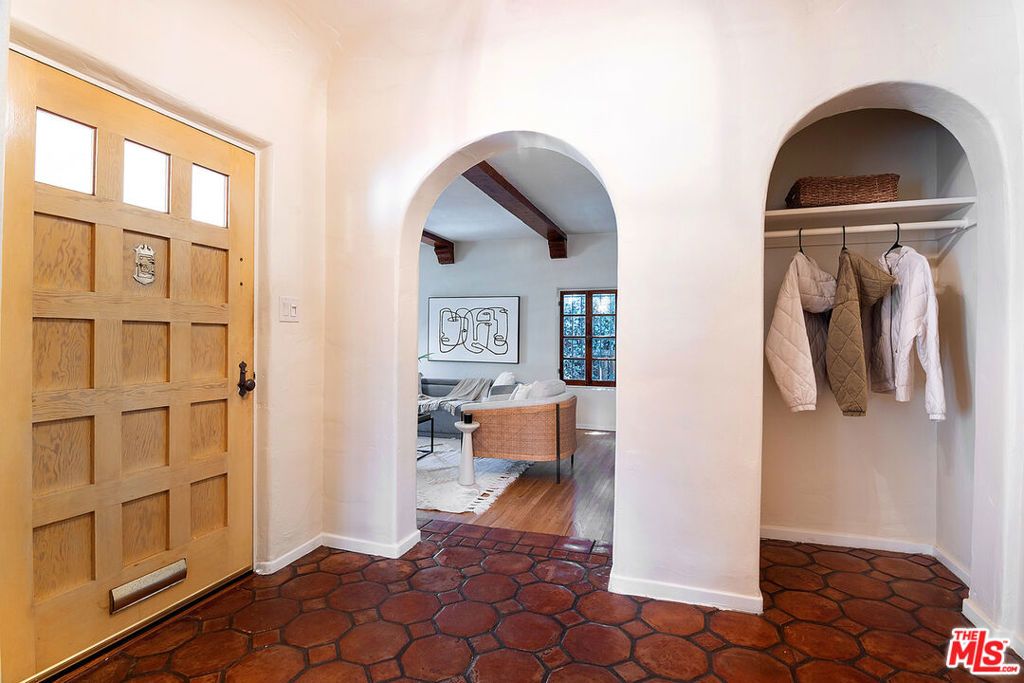 Photo of 815 S Spaulding Avenue, Los Angeles, CA 90036 (MLS # 25584159)