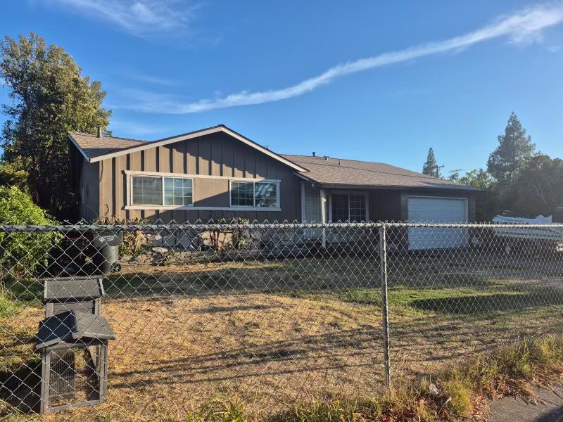 Discover your next big opportunity with this delightful 3 bedroom 2 bath home on generous 6,100 sf lot. Nestled behind a thriving new development, this property offer prime location and quiet surroundings. New roof.