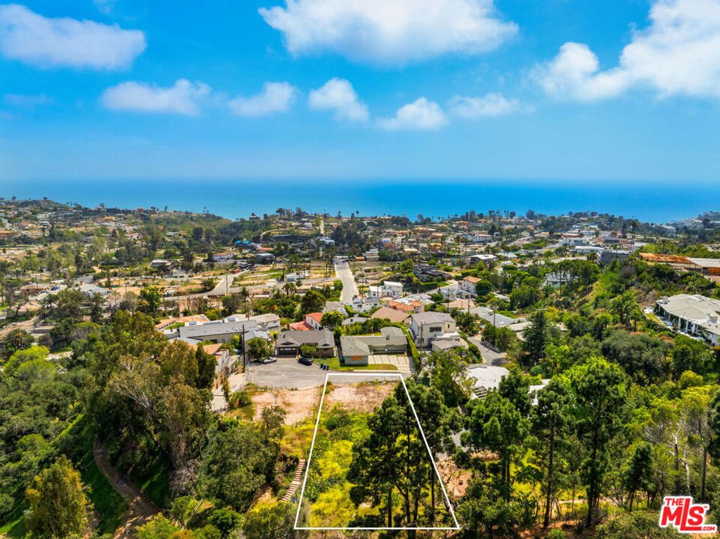 Photo of 959 Chattanooga Avenue, Pacific Palisades, CA 90272 (MLS # 26689875)