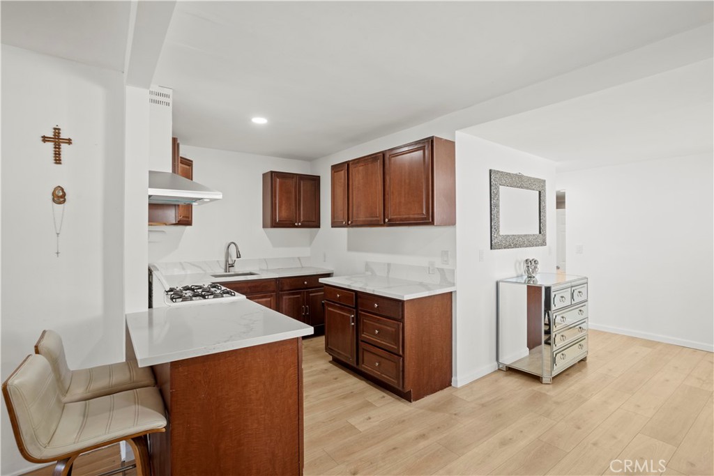 . W Hillsdale 300, 3001/4, 300 1/2