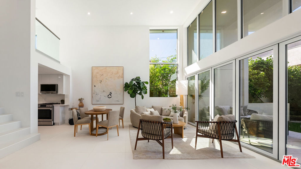621 N Kings Road 2