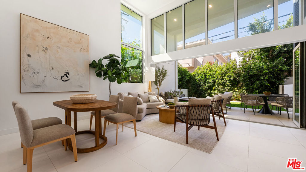 621 N Kings Road 2