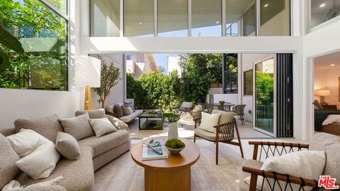 Photo of 621 N Kings Road #2, West Hollywood, CA 90048 (MLS # 26663199)