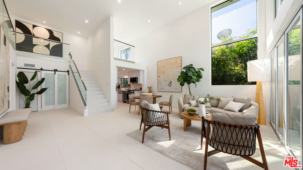 621 N Kings Road 2