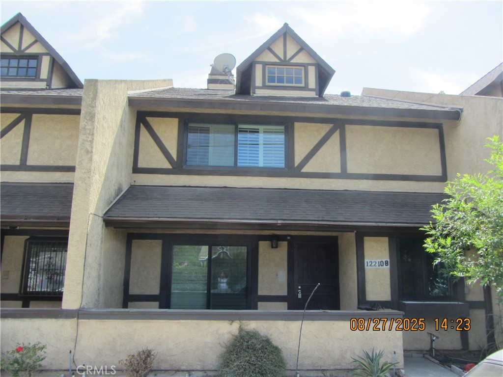 Renovated condo located in a great location in North El Monte. 3-bedroom and 2 ½ baths. Spanning 1,294 sq. ft. Tile floorings downstairs and new laminate floorings upstairs. All bedrooms are generously sized with ample closet spaces and closet organizer in the master bedroom. Two-car parking garage with direct access to the unit. Central A/C. Gated community. It is conveniently located with easy access to Fwy 10, 605, 60, and 210. Close to parks, schools, shopping centers….
