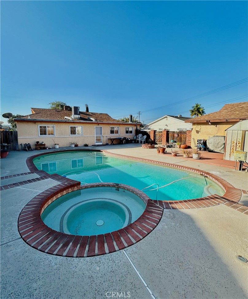 2611 Gregory Lane