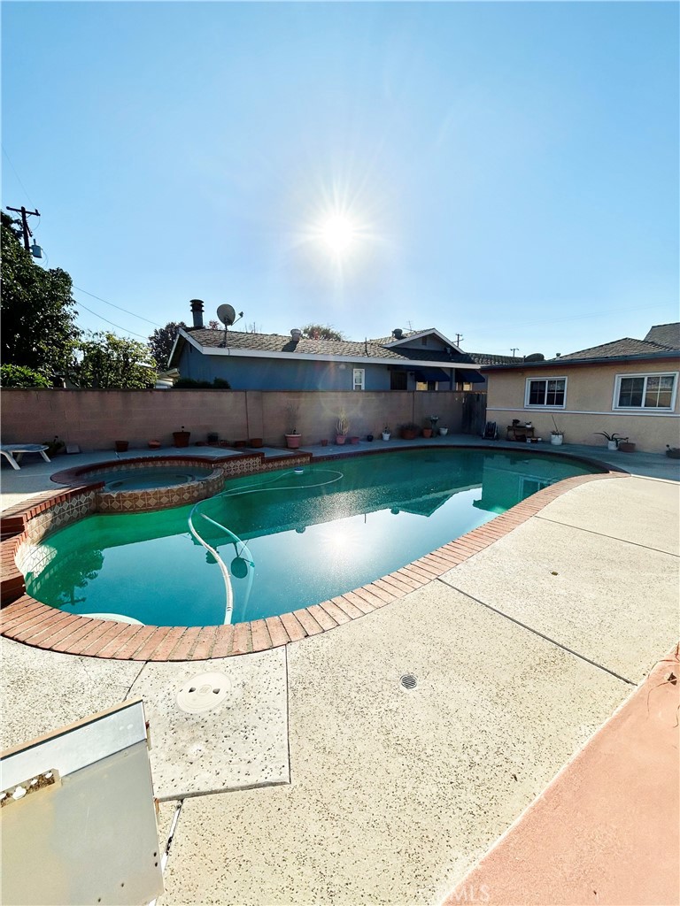 2611 Gregory Lane