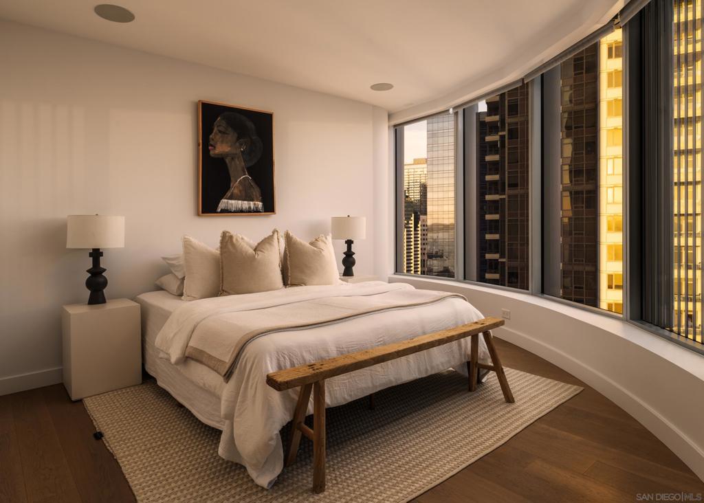 888 W E Street 2105