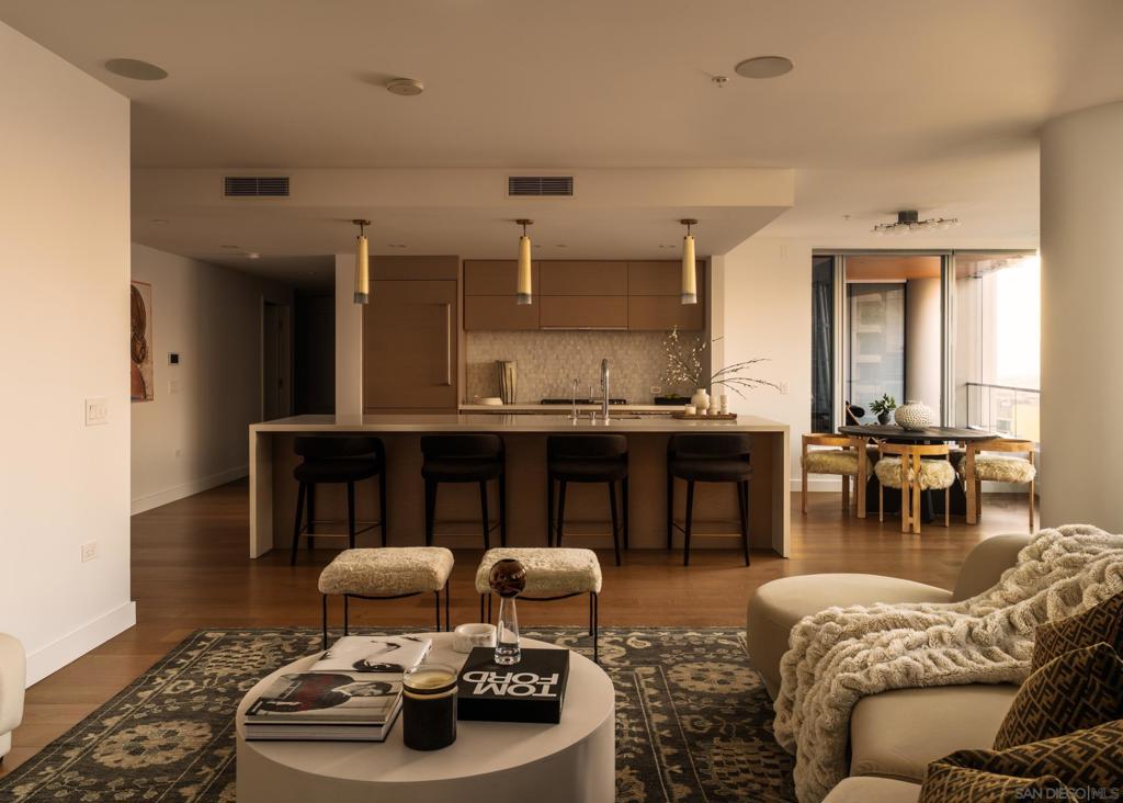 888 W E Street 2105