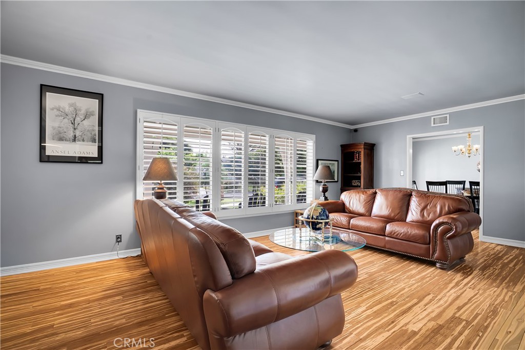 6843 Chisholm