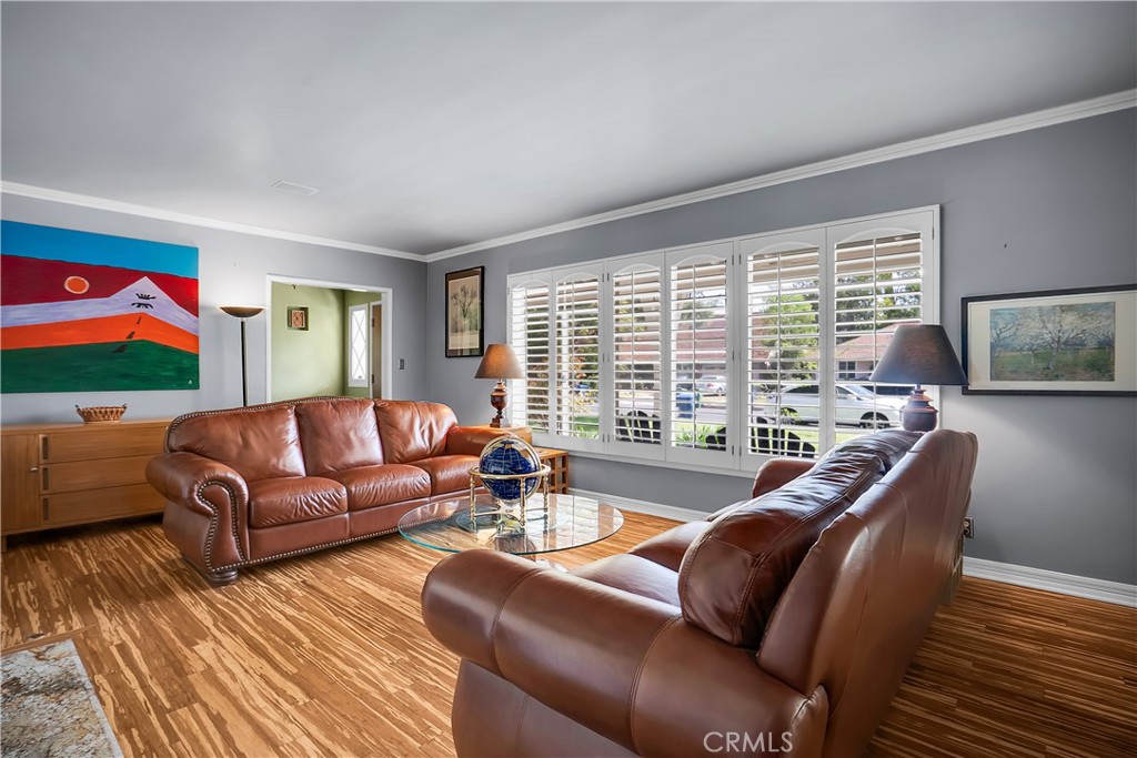 6843 Chisholm