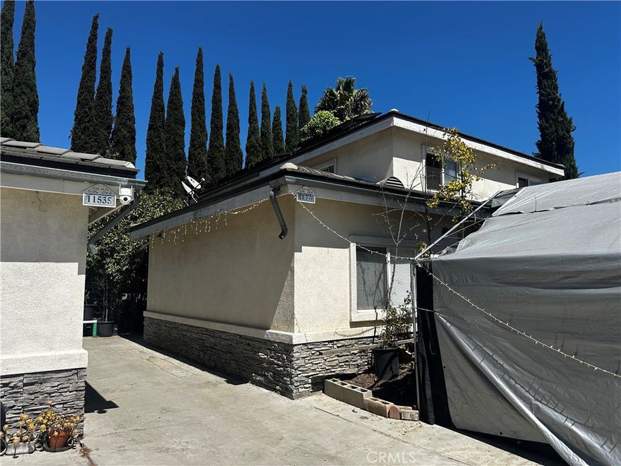 11537 Ranchito St is a 2,707 square foot condo with 7 bedrooms and 5 bathrooms. the lots is 4247 square foot