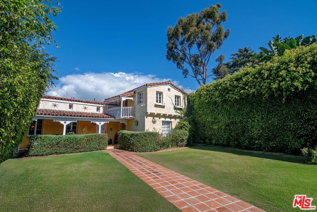 Photo of 731 San Vicente Boulevard, Santa Monica, CA 90402 (MLS # 26677033)