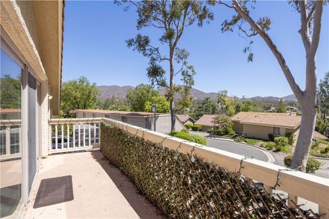Photo of 583 Calle De Las Ovejas, Oak Park, CA 91377 (MLS # SR26101400)