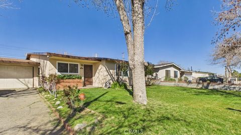 Photo of 1529 E Avenue Q6, Palmdale, CA 93550 (MLS # SR26051331)