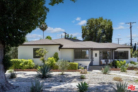 Photo of 18424 Domino Street, Tarzana, CA 91335 (MLS # 26889719)